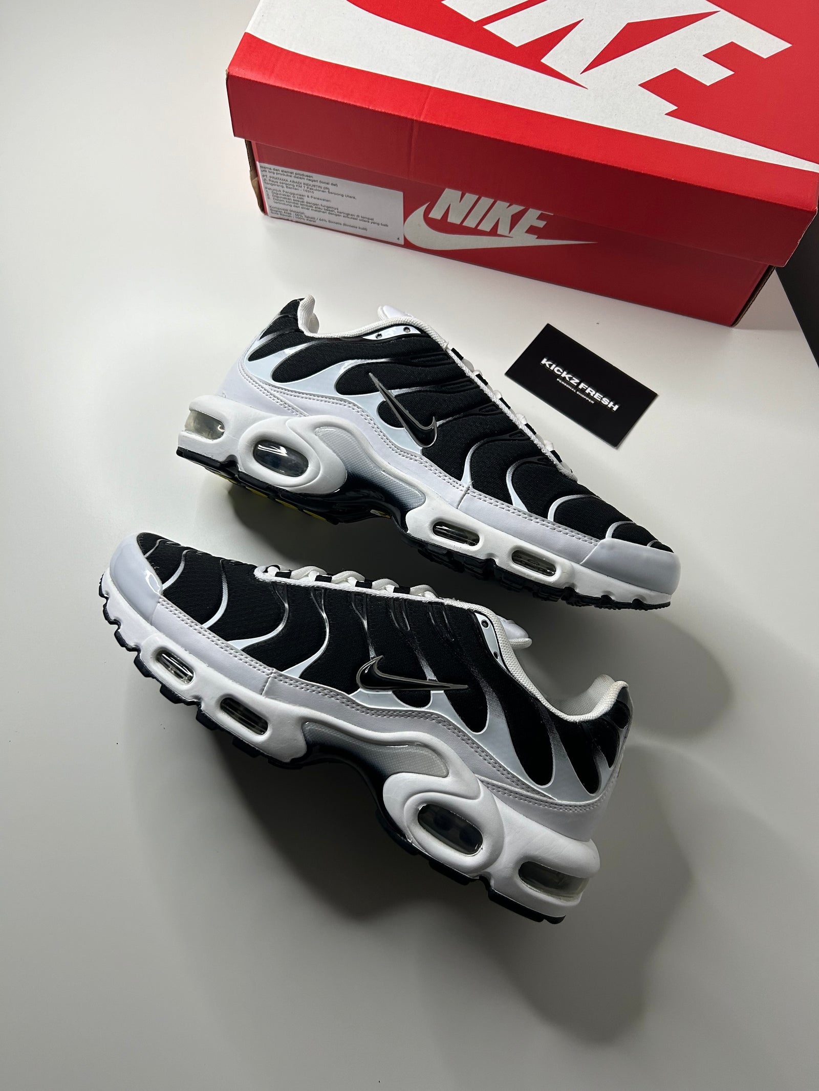 nike tn killer whale